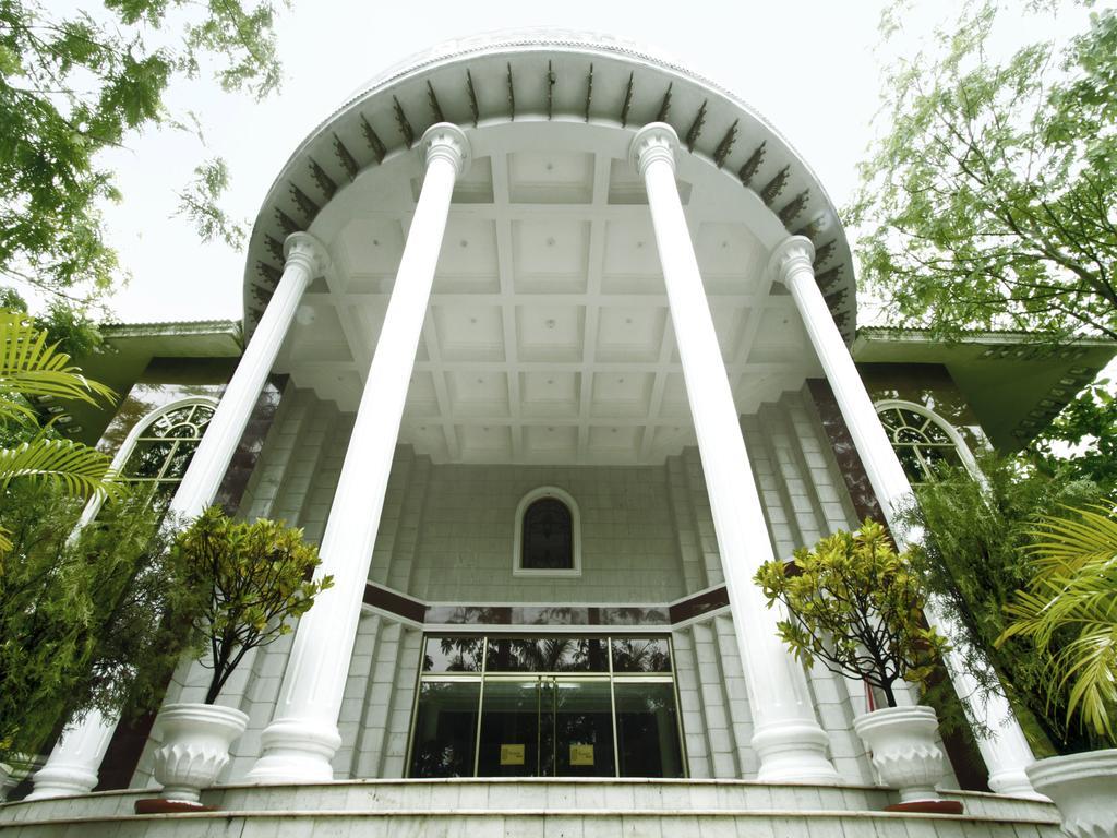 Pleasant Days Resort Chembarambakkam Lake Exterior photo