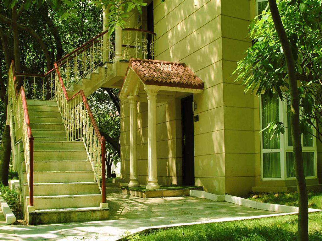 Pleasant Days Resort Chembarambakkam Lake Exterior photo