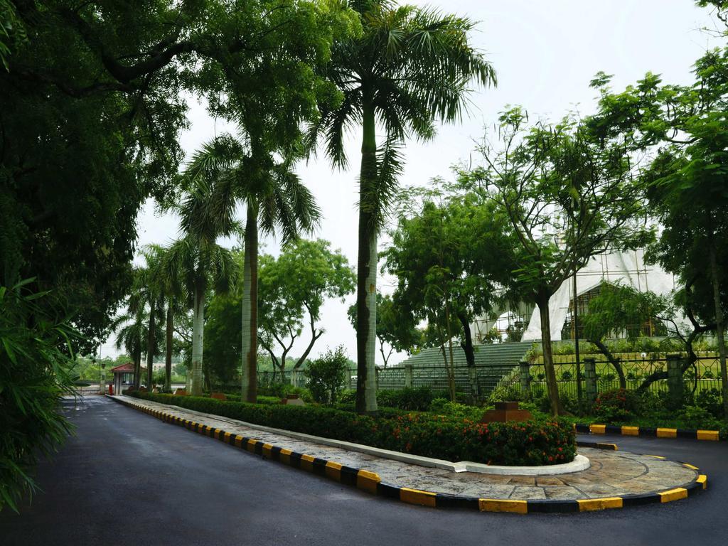 Pleasant Days Resort Chembarambakkam Lake Exterior photo