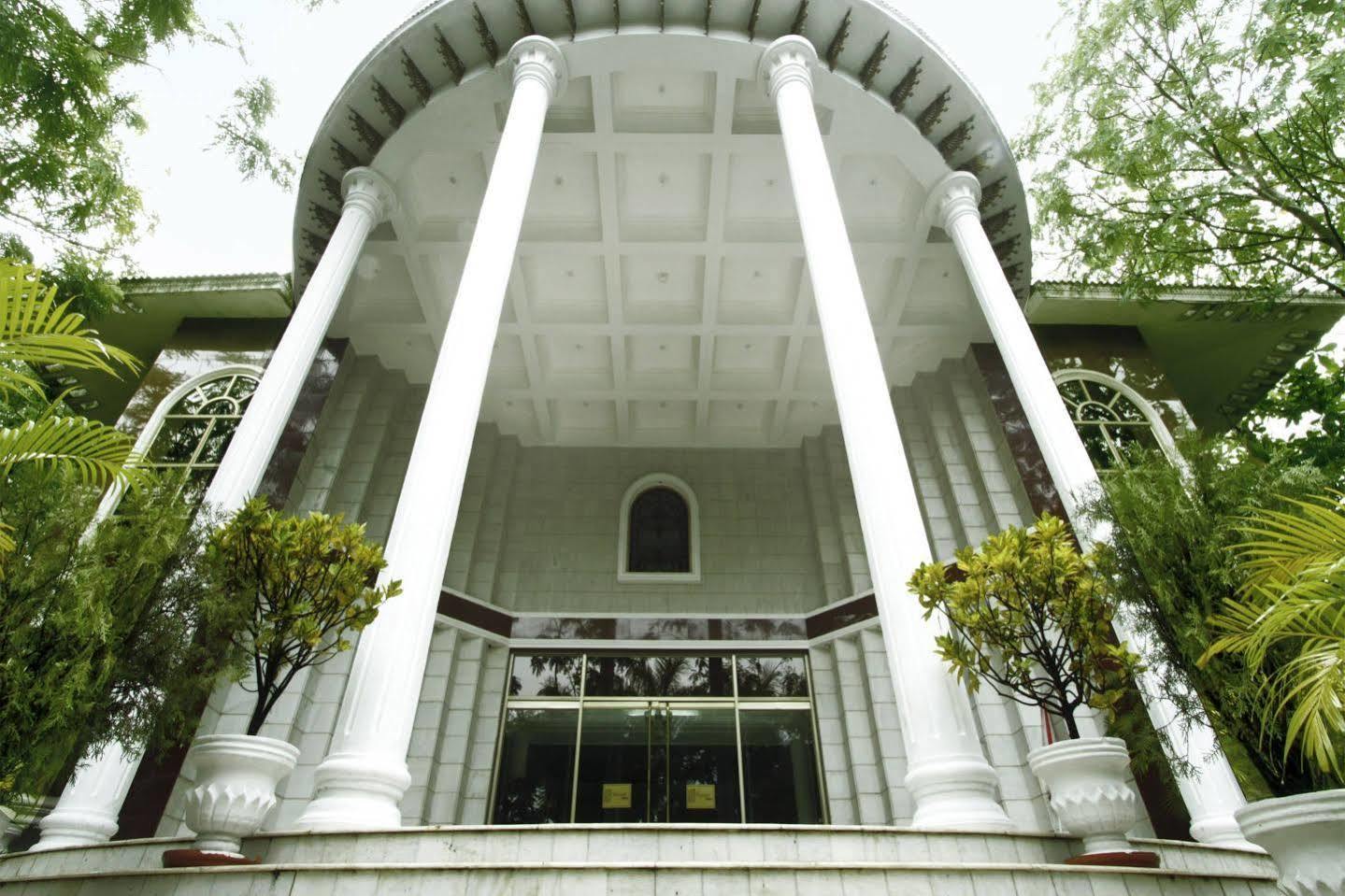 Pleasant Days Resort Chembarambakkam Lake Exterior photo