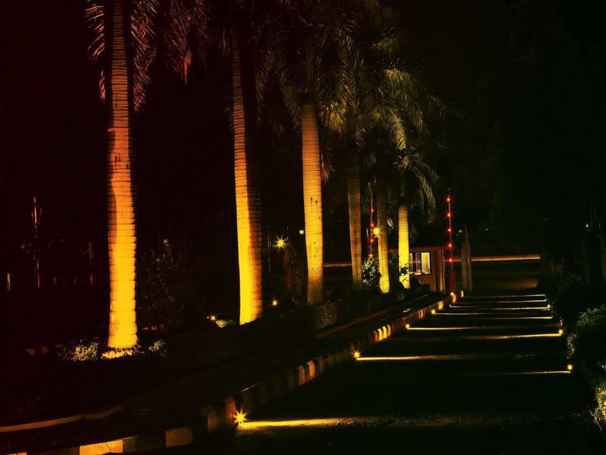 Pleasant Days Resort Chembarambakkam Lake Exterior photo